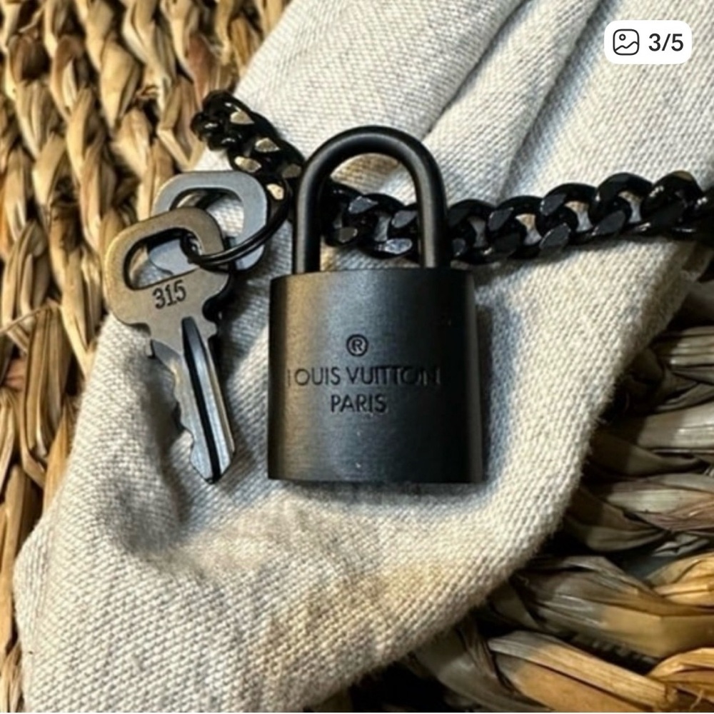 Louis Vuitton Matte Black Lock - Picture 3 of 5